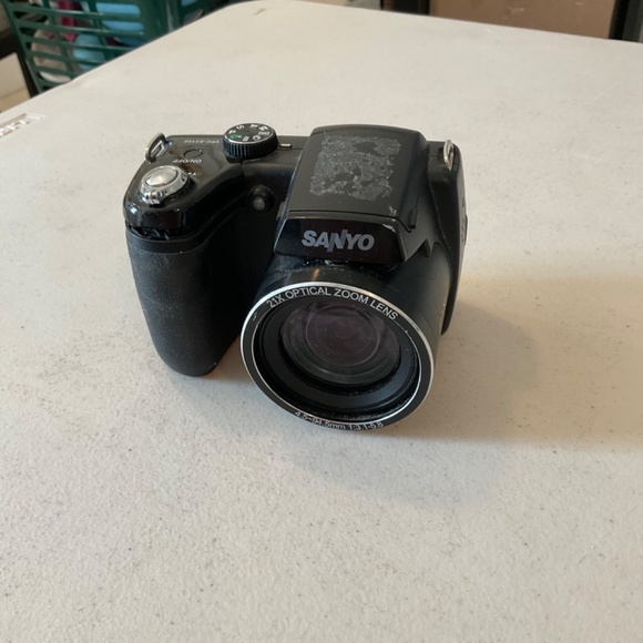 Sanyo VPC-E2100 Digital Camera For Parts Only - Picture 14 of 15